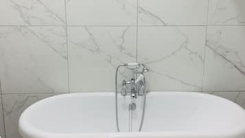 Combined shower/bathtub, hair dryer, towels, soap