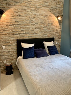1 bedroom, iron/ironing board, WiFi, bed sheets - The 31 in Carcassonne perfect for couples (Carcassonne)