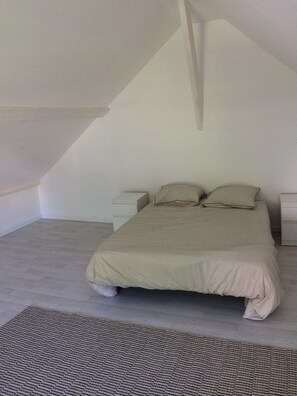 1 室のベッドルーム、アイロン / アイロン台、WiFi (無料)、ベッドシーツ