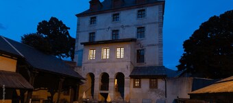 The Officers' Pavilion is a unique accommodation located in the heart of the Vau