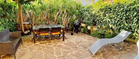 屋外ダイニングエリア