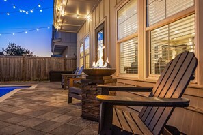 Terrace/patio - A WAVE FROM IT ALL : Coastal Home with Pool and Spacious Outdoor Area! Golf Cart! (Miramar Beach)