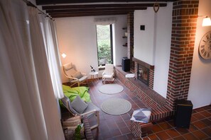 Unclassified image, 2 of 37, button