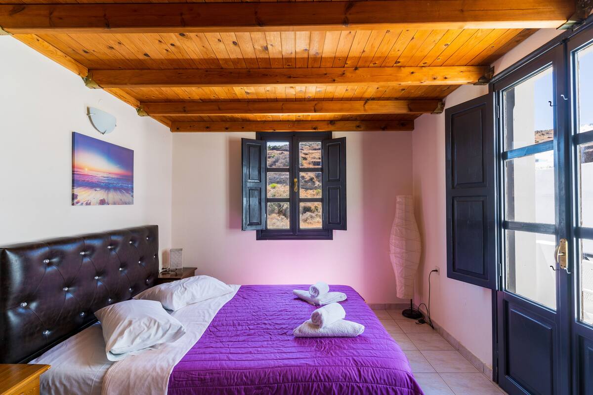 Alloggio su due livelli, fronte mare | 1 camera, culle/letti per bambini (gratuiti), lenzuola