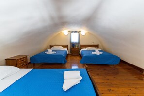 Duplex, Sea Facing | Free cribs/infant beds, bed sheets - Soulis Hotel (Santorini)