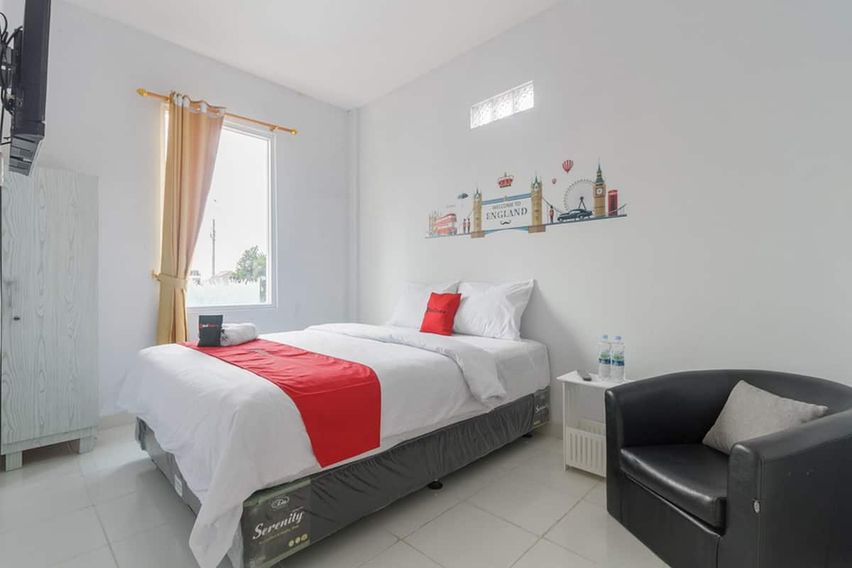 Premium Room (Reddoorz) | Free WiFi