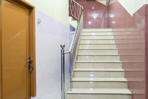 Staircase - RedDoorz Plus @ Jalan Gatot Subroto Medan (Medan)