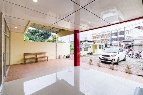 RedDoorz Plus @ Jalan Gatot Subroto Medan