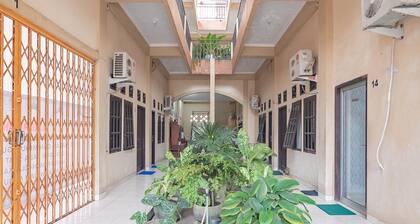 RedDoorz Syariah near Terminal Batu Ampar 2