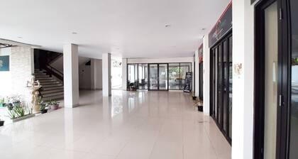 RedDoorz Plus @ Bitung City Center