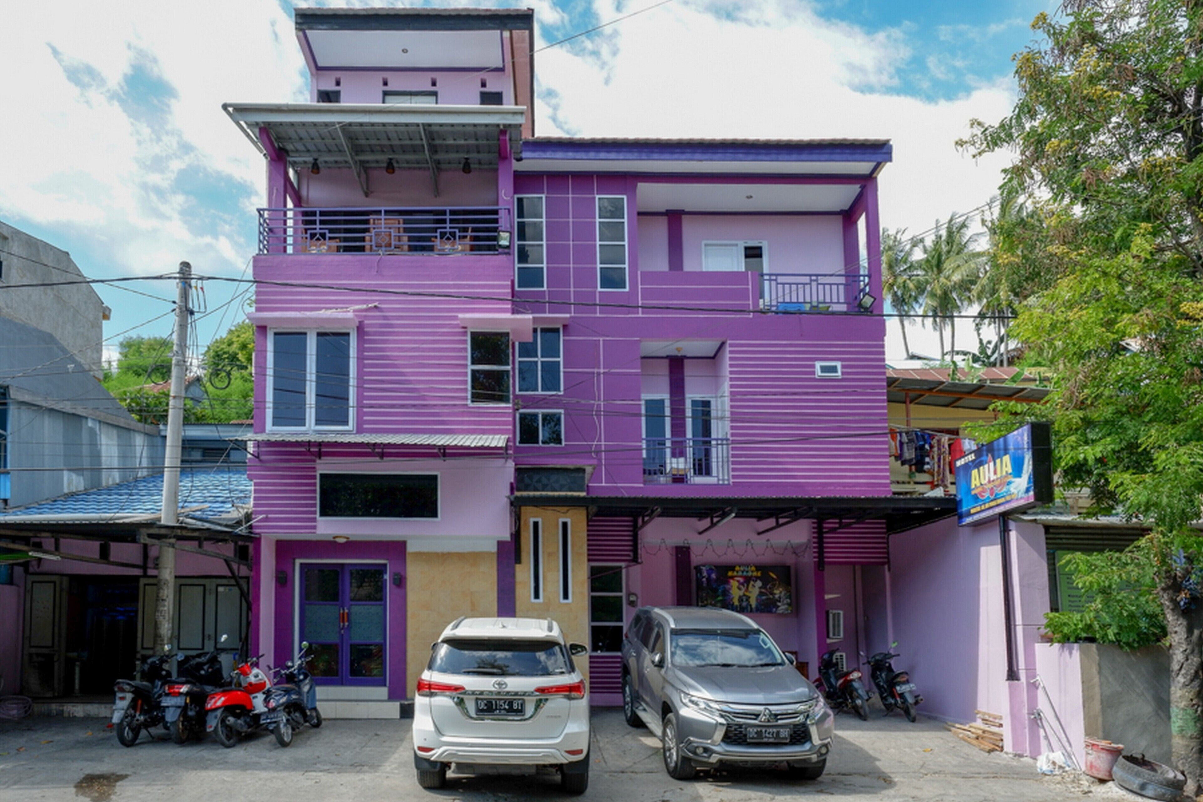 Vista frontal de la propiedad