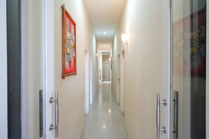 Hallway - RedDoorz @ Hotel Grand Aulia Majene (Majene)