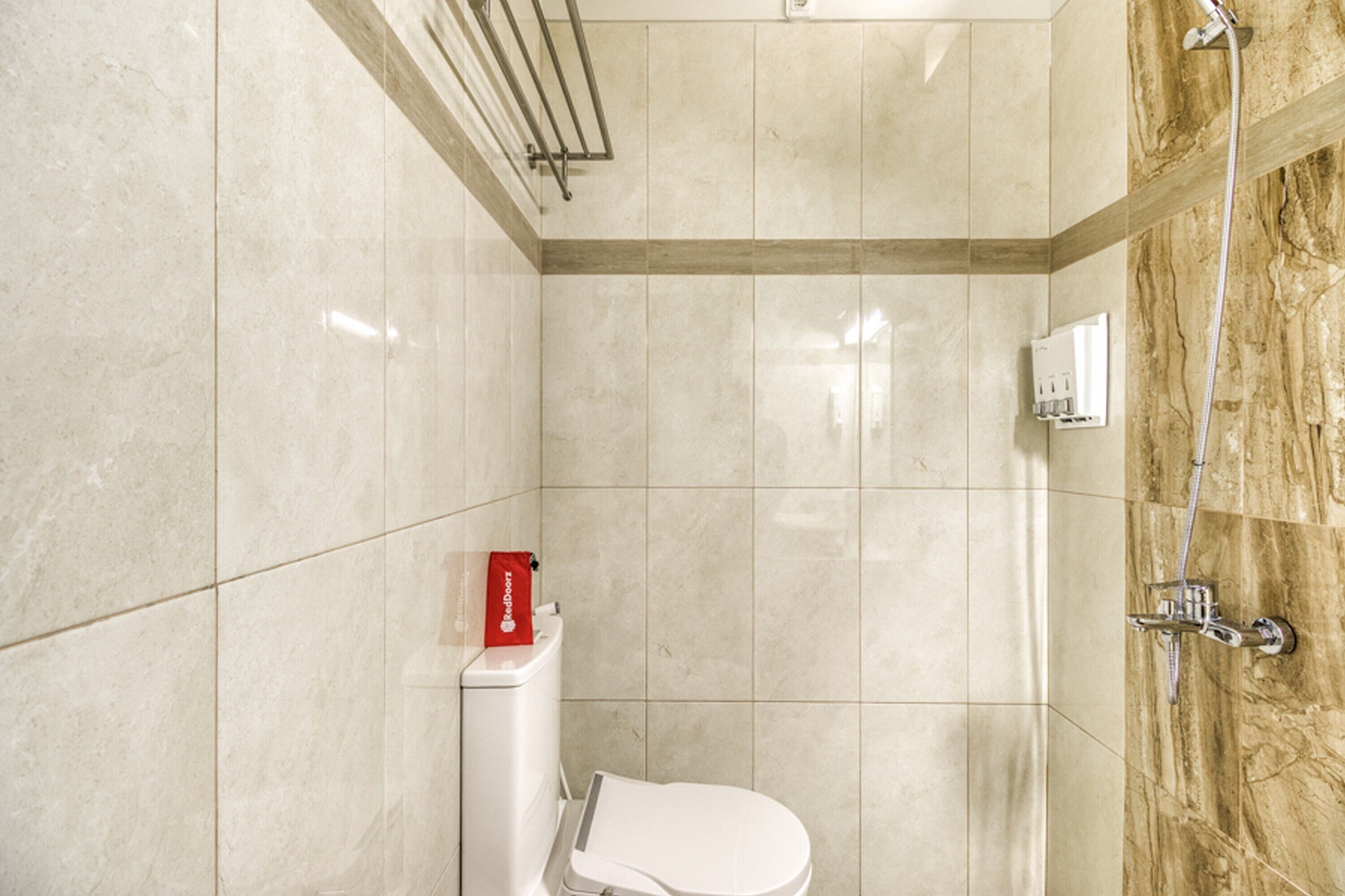 Foto - RedDoorz Plus near Gembira Loka Zoo 2