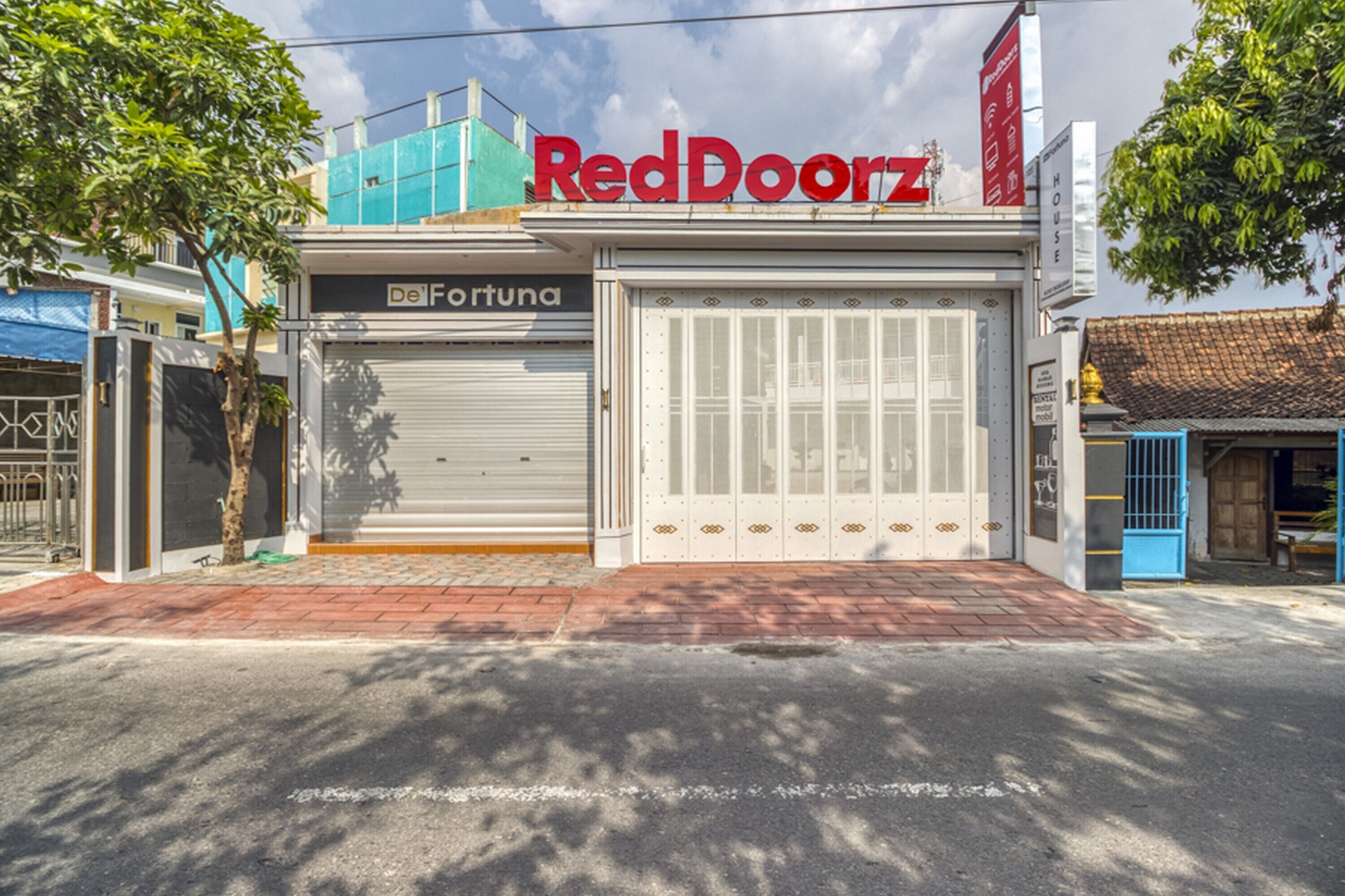 Foto - RedDoorz Plus near Gembira Loka Zoo 2