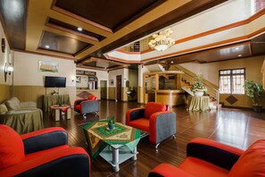 Área de estar no saguão