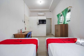 Twin Room (Reddoorz)