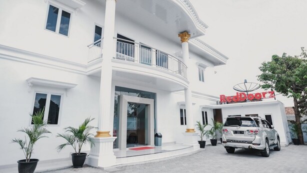 Mặt tiền nơi lưu trú