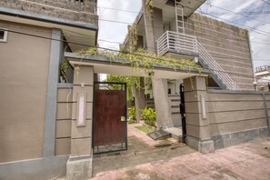 Front of property - RedDoorz near Exit Toll Nusa Dua (Nusa Dua)