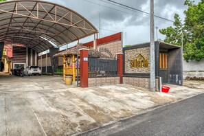 واجهة المنشأة