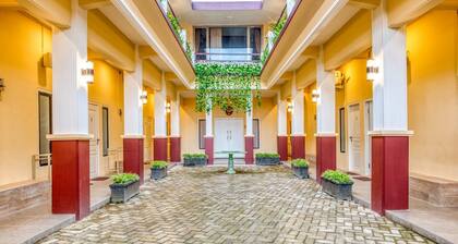 RedDoorz Syariah near Kebon Rojo Park Blitar