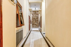 Hallway - RedDoorz Syariah @ Kertomenanggal Surabaya (Surabaya)