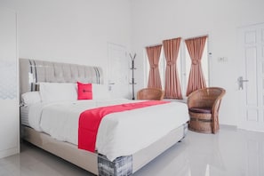 Double Room (Reddoorz) - RedDoorz Syariah near Arafah Hospital Jambi (Jambi)
