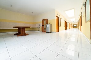 المنشأة من الداخل