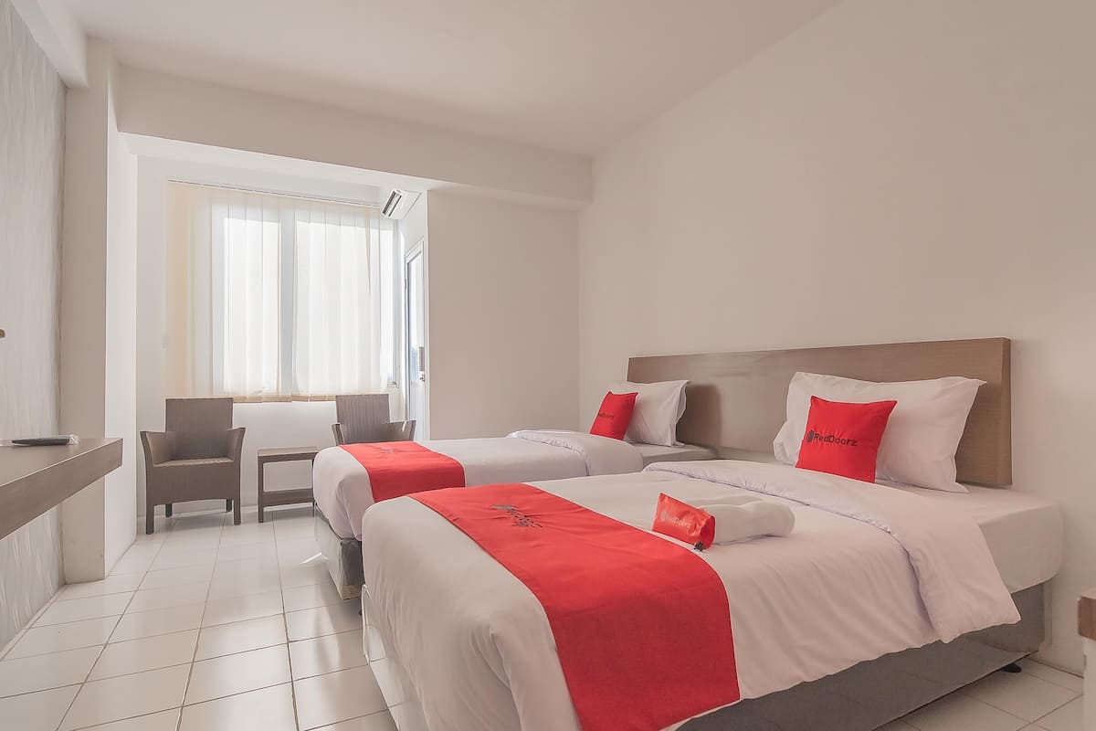 Deluxe Twin Room (Reddoorz)