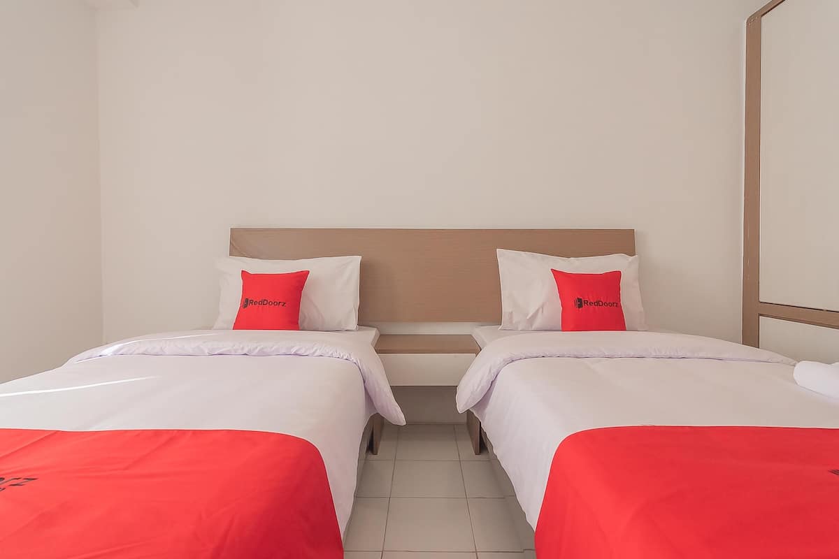 Twin Room (Reddoorz)