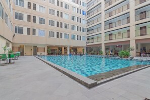 Pool - RedDoorz Apartment @ Emerald Towers Bandung (Bandung)