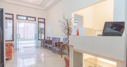 RedDoorz @ Rajawali KM 5