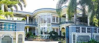 RedDoorz Premium @ Sea Residence Manado