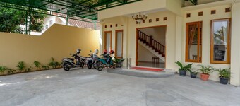 RedDoorz near Stadion 45 Karanganyar