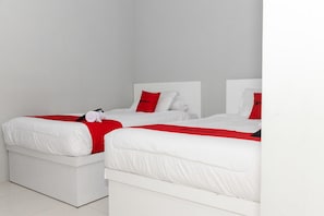 Chambre avec lits jumeaux (Reddoorz) | Draps fournis