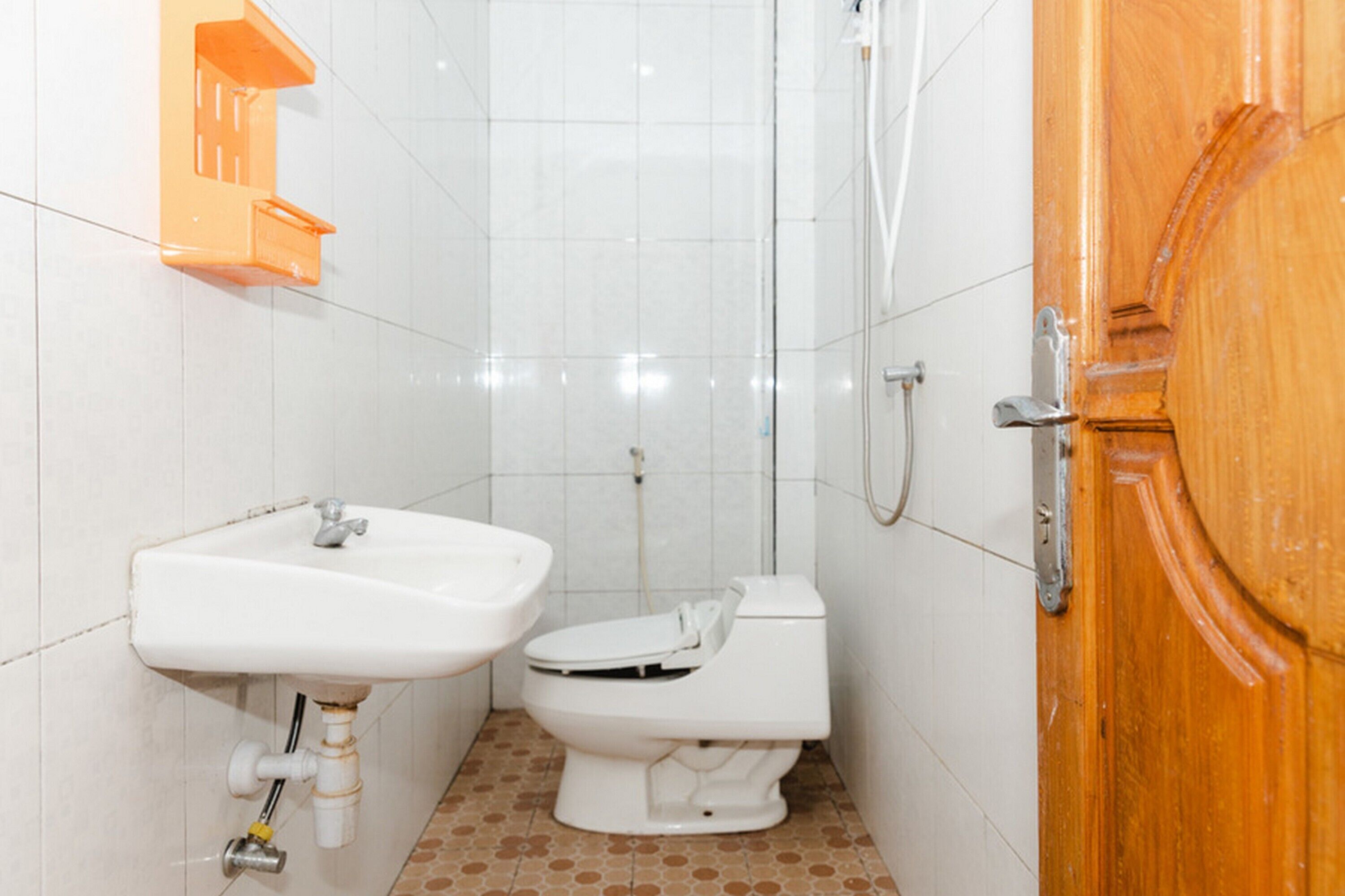 double room (reddoorz) | bed sheets