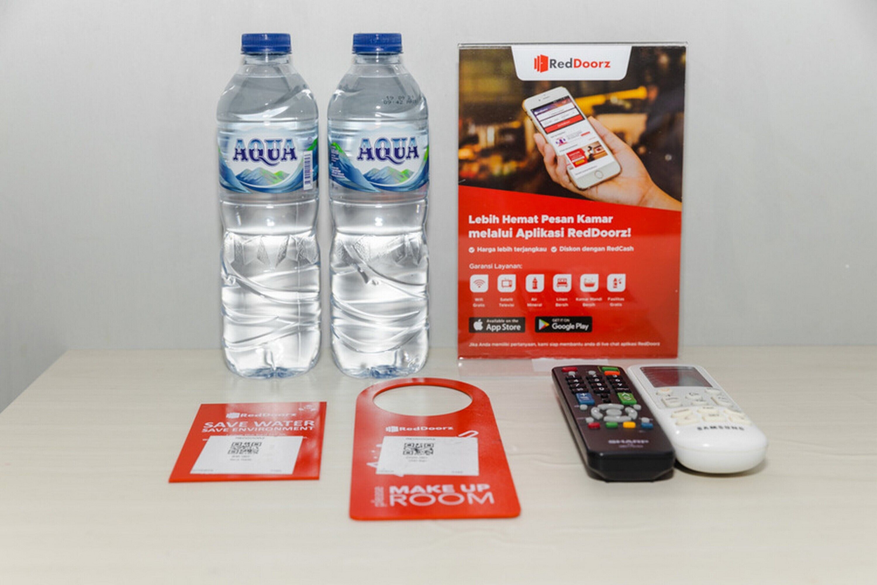 twin room (reddoorz) | bed sheets