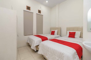 Twin Room (Reddoorz)