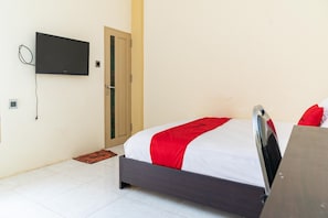 Double Room (Reddoorz) - RedDoorz Syariah near Jalan A Yani KM 8 Citraland (Banjarmasin)