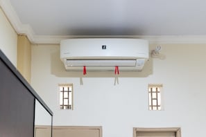 Double Room (Reddoorz) | Room amenity - RedDoorz Syariah near Jalan A Yani KM 8 Citraland (Banjarmasin)