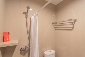 Regadera, amenidades de baño gratuitas, toallas 