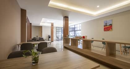 RedDoorz Plus near Ronggowarsito Museum Semarang