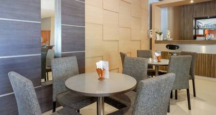 RedDoorz Plus near Hotel Benua Kendari