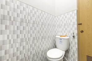 Single Room | Bathroom - KoolKost Syariah @ Jalan Sisingamangaraja Semarang (Semarang)