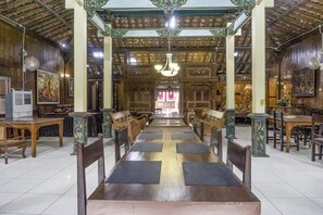 Interior - RedDoorz Syariah @ Lempuyangan (Yogyakarta)