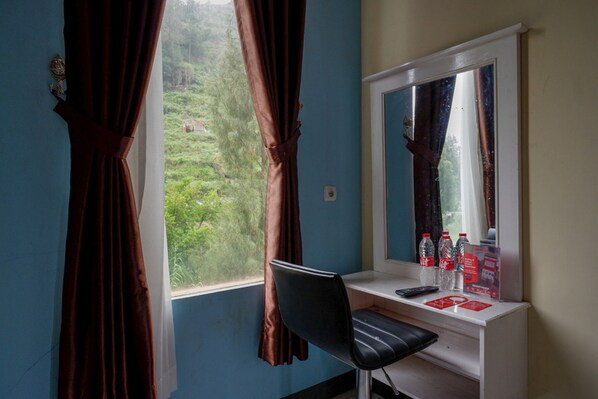 Double Room (Reddoorz) - RedDoorz @ Gerbang Dieng Plateau Area (Kejajar)