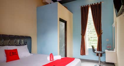 RedDoorz @ Gerbang Dieng Plateau Area