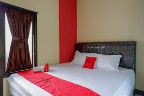 Double Room (Reddoorz) - RedDoorz @ Gerbang Dieng Plateau Area (Kejajar)