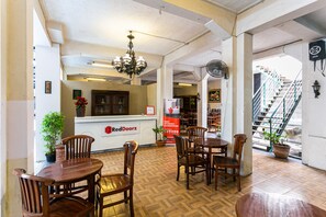 Lobby - RedDoorz @ Urip Sumoharjo Solo (Surakarta)