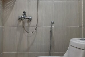 Suihku, ilmaiset hygieniatuotteet, pyyhkeet