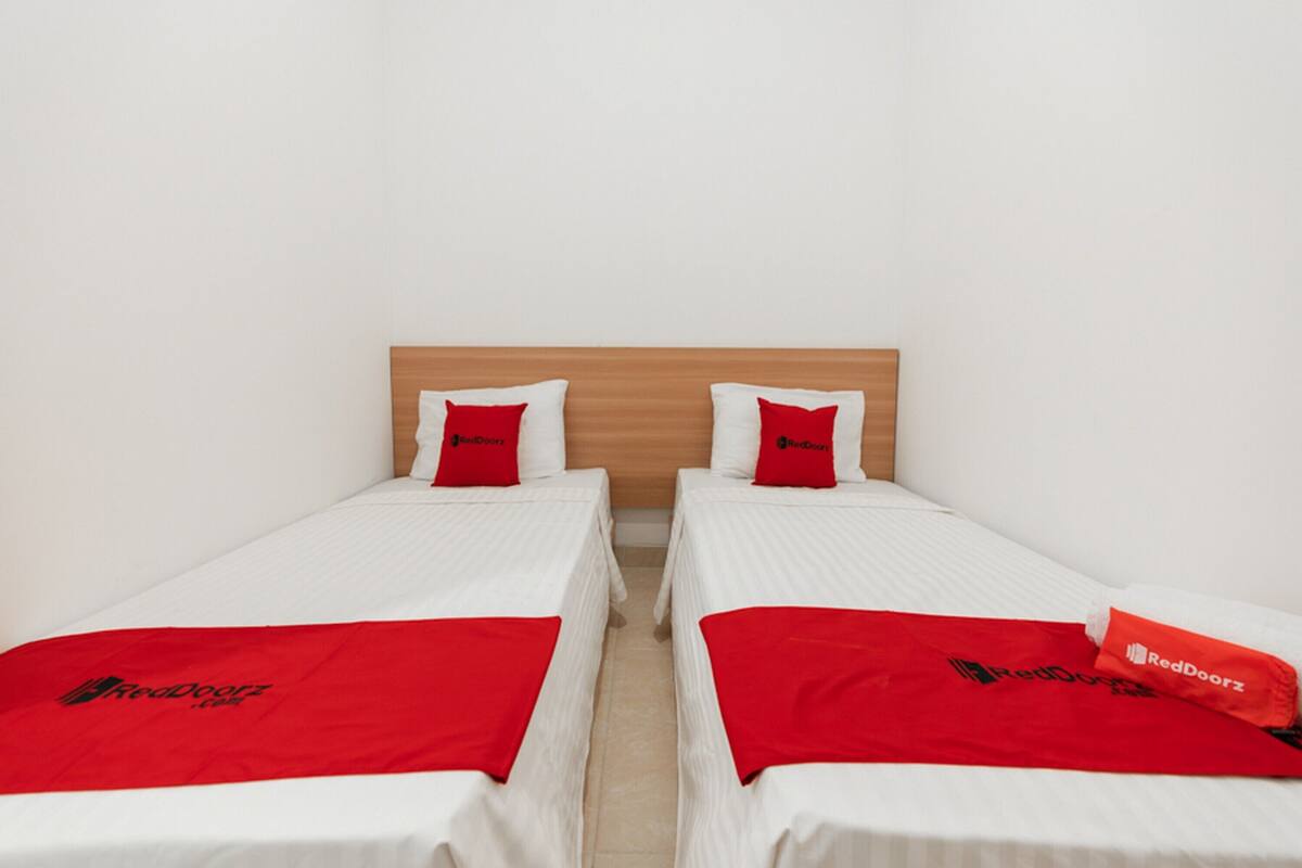 Twin Room (Reddoorz)